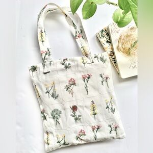 NEW Vintage-style floral embroidered fabric tote bag.